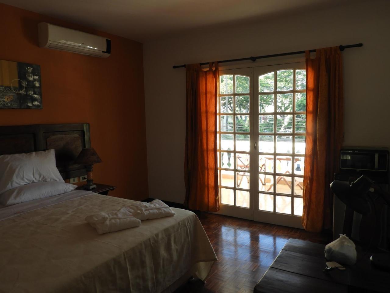 אסונסיון Hotel Casa Jardin מראה חיצוני תמונה