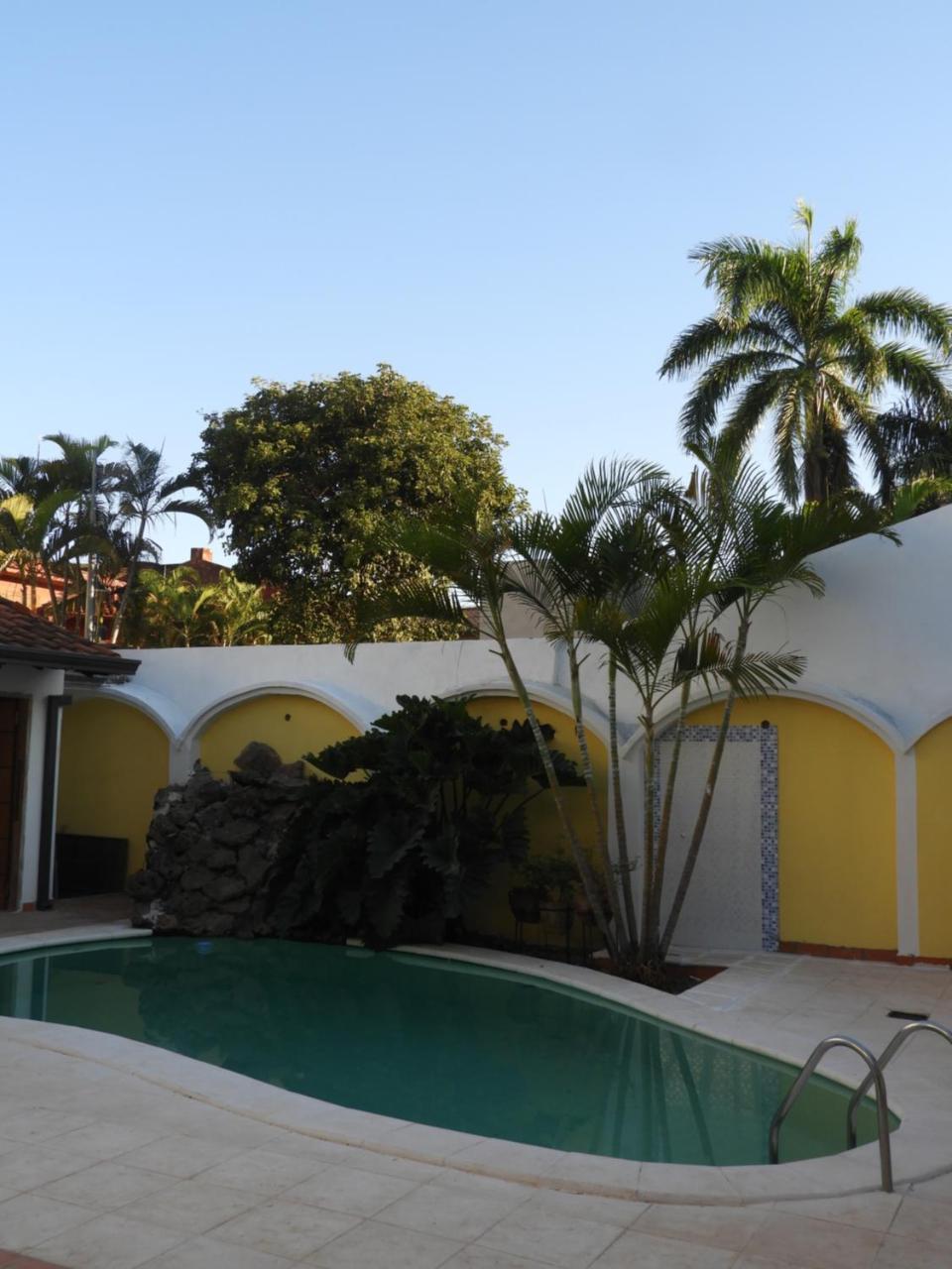 אסונסיון Hotel Casa Jardin מראה חיצוני תמונה